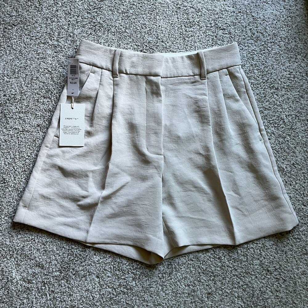 NWT! Aritzia the Effortless Short Mid-Thigh